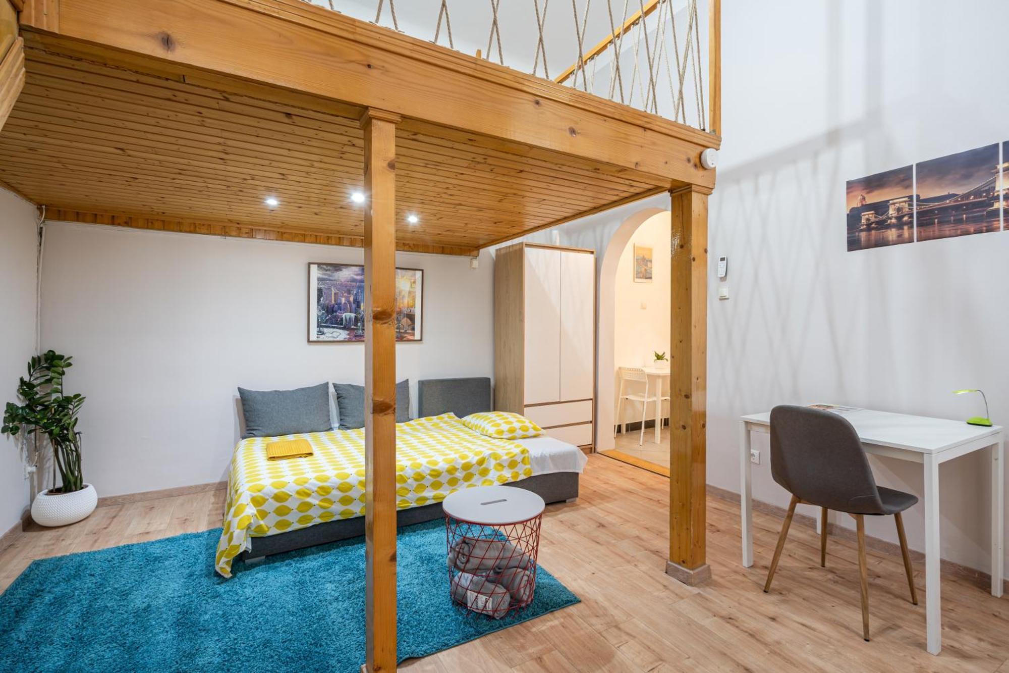 Affordable Heroes' Square Residence Budapeste Exterior foto