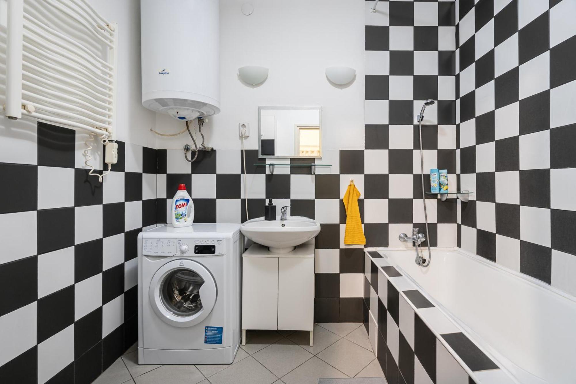 Affordable Heroes' Square Residence Budapeste Exterior foto